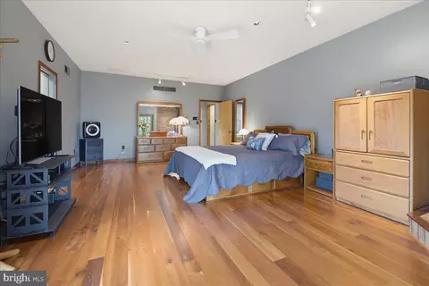 Bedroom - 4065 Deerhill Dr, Hellam, PA 17406 photo 2 of 4