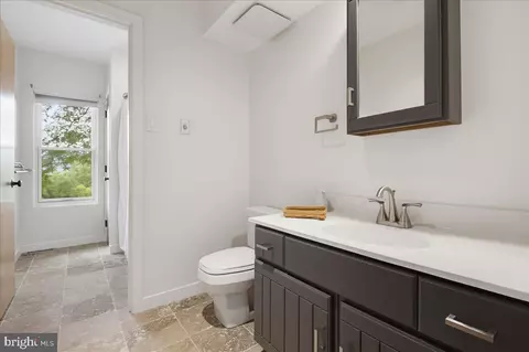 Bath - 4065 Deerhill Dr, Hellam, PA 17406 photo 4 of 4
