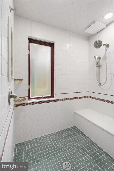 Bath - 4065 Deerhill Dr, Hellam, PA 17406 photo 3 of 4