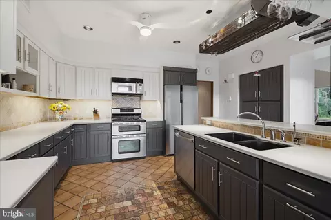 Kitchen - 4065 Deerhill Dr, Hellam, PA 17406 photo 3 of 5