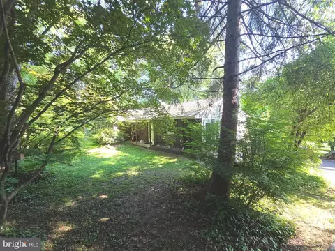 18 Conifer Ln, York, PA 17406