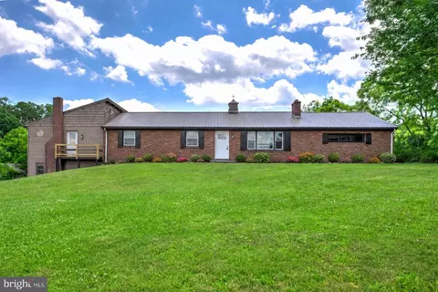 2885 Stoverstown Rd, Spring Grove, PA 17362