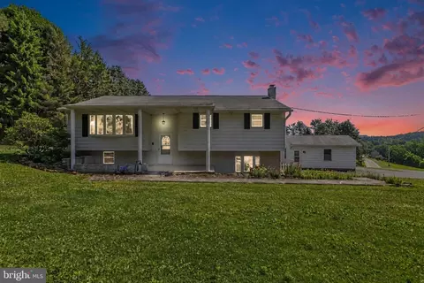 2715 Reservoir Rd, Spring Grove, PA 17362