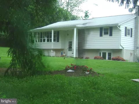 2715 Reservoir Rd, Spring Grove, PA 17362