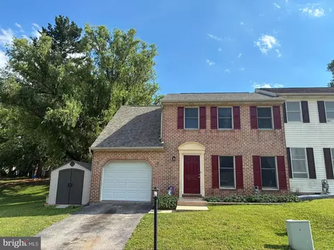 220 Boxwood Rd, Manchester, PA 17345