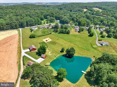 2415 Clearview Ln, Spring Grove, PA 17362