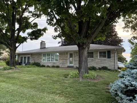 264 S 6th St, Mount Wolf, PA 17347