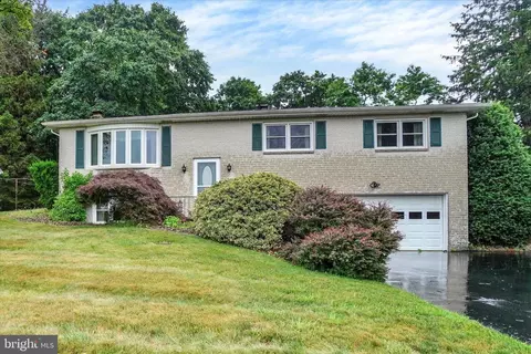 1598 Druck Valley Rd, York, PA 17406