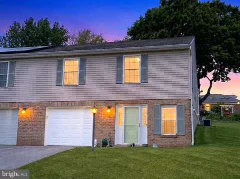 101 Shawnee Dr, Stewartstown, PA 17363