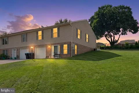 101 Shawnee Dr, Stewartstown, PA 17363