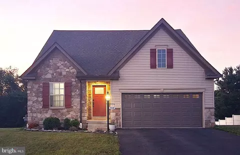 316 Hollyhock Dr, Manchester, PA 17345