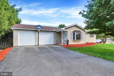 1708 Manor Rd, Windsor, PA 17366