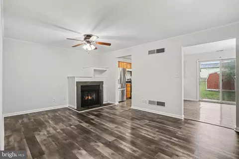 Living - 436 Springbrook Ct #E1, Hanover, PA 17331 photo 2 of 3