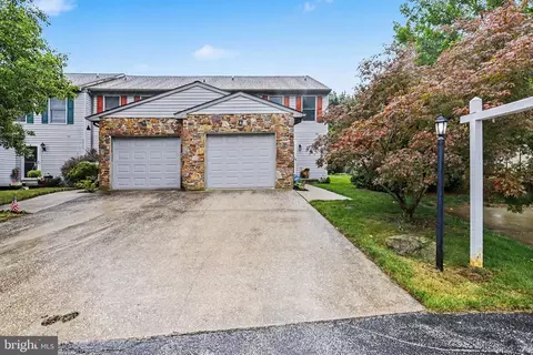 Exterior - 436 Springbrook Ct #E1, Hanover, PA 17331 photo 2 of 5