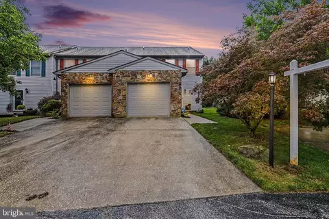 Exterior - 436 Springbrook Ct #E1, Hanover, PA 17331 photo 5 of 5