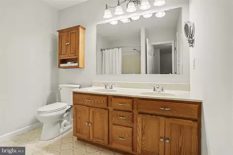 Bath - 436 Springbrook Ct #E1, Hanover, PA 17331 photo 1 of 1