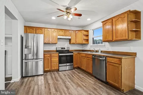 Kitchen - 436 Springbrook Ct #E1, Hanover, PA 17331 photo 1 of 2