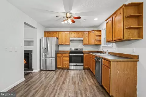 Kitchen - 436 Springbrook Ct #E1, Hanover, PA 17331 photo 2 of 2