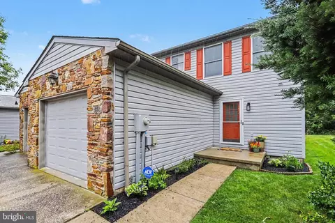 Exterior - 436 Springbrook Ct #E1, Hanover, PA 17331 photo 3 of 5
