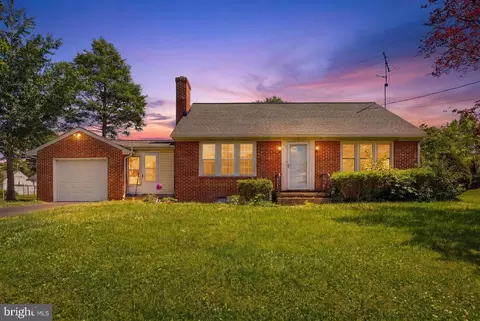 30 Hanover St, Spring Grove, PA 17362