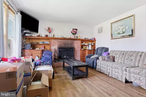 Living - 30 Hanover St, Codorus, PA 17311 photo 2 of 3