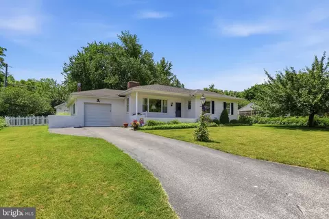 348 Hillside Ln, York, PA 17403