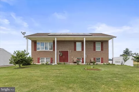 2440 Belair Dr, Dover, PA 17315