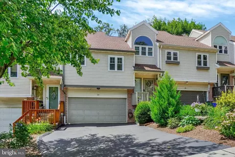 20 Greenleaf Rd, York, PA 17406