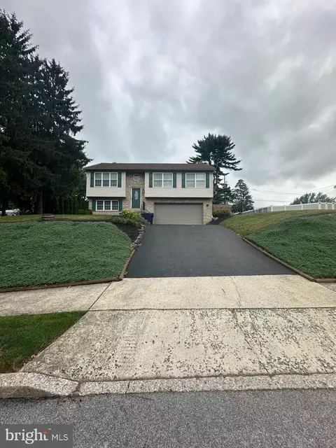 103 Greenwood Dr, New Cumberland, PA 17070