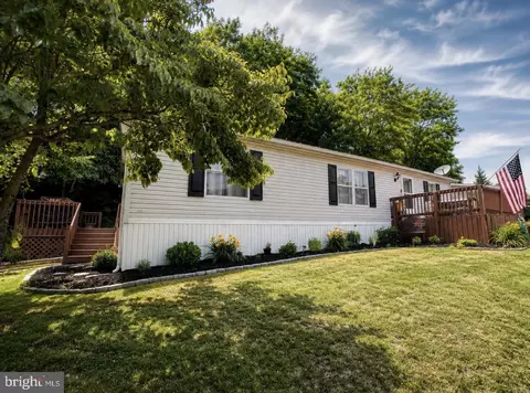54 Cherokee Dr, Windsor, PA 17366