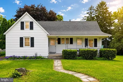 890 Melrose Ln, York, PA 17402