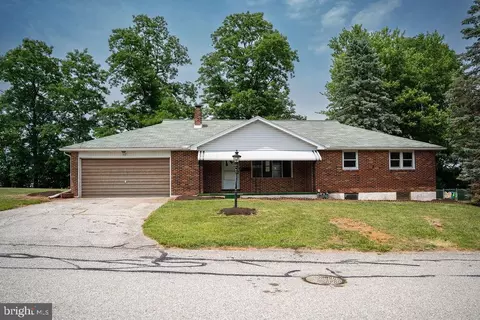 117 E Clearview Dr, Shrewsbury, PA 17361