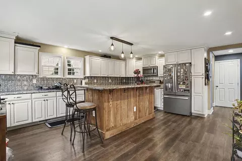 37 High St, Stewartstown, PA 17363