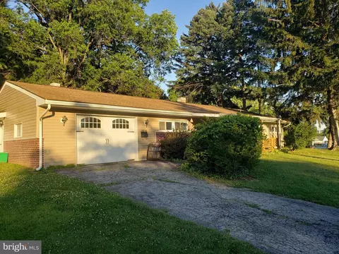 1241 Wogan Rd, York, PA 17404