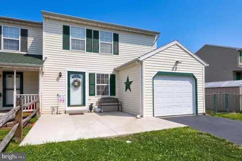 1902 Wyatt Cir, Dover, PA 17315