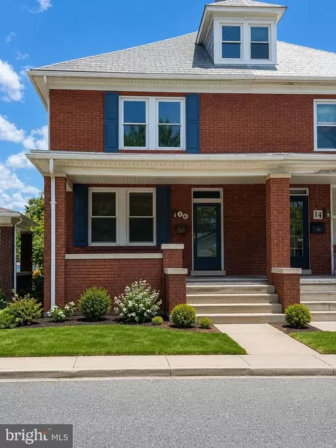 16 E Hanover St, Hanover, PA 17331