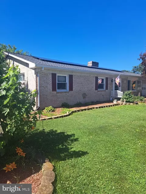 28 Park Dr, Fawn Grove, PA 17321