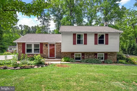 5618 Nancy Lou Ln, Stewartstown, PA 17363