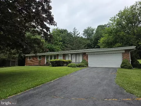706 S Mountain Rd, Dillsburg, PA 17019