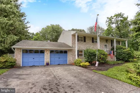 426 Jennifer Dr, New Cumberland, PA 17070