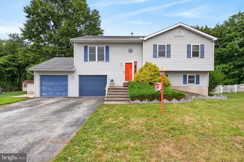 146 Winston Dr, York, PA 17408