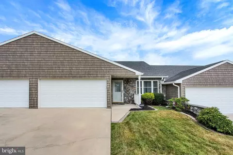 4445 Clair Mar Dr #127, Dover, PA 17315