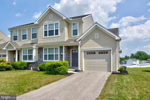 2626 Brownstone Dr, Dover, PA 17315