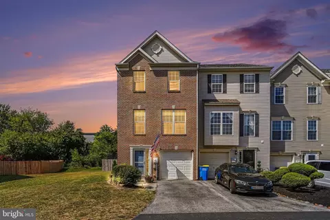 270 Country Ridge Dr, Red Lion, PA 17356