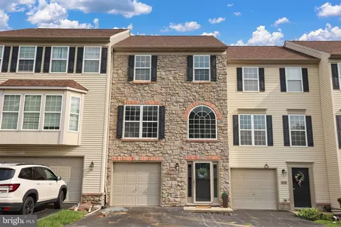 2729 Hunt Club Dr #71, York, PA 17402
