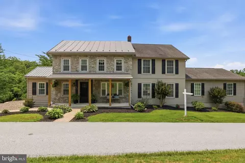 690 Academy Rd, York, PA 17406