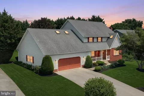 716 Ash Dr, Hanover, PA 17331