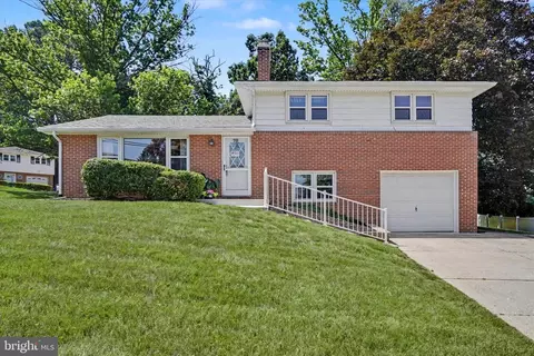 460 Skyview Dr, York, PA 17406