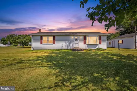5413 Waltersdorff Rd, Spring Grove, PA 17362
