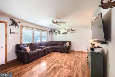 Entry Way - 155 4th St, Mount Wolf, PA 17347 photo 1 of 4